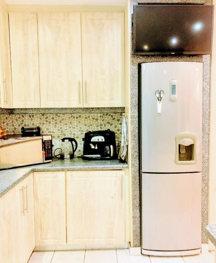 Apartment Regent Casa's - Cape Towns Blouberg Area - Where 20 People Cape Town