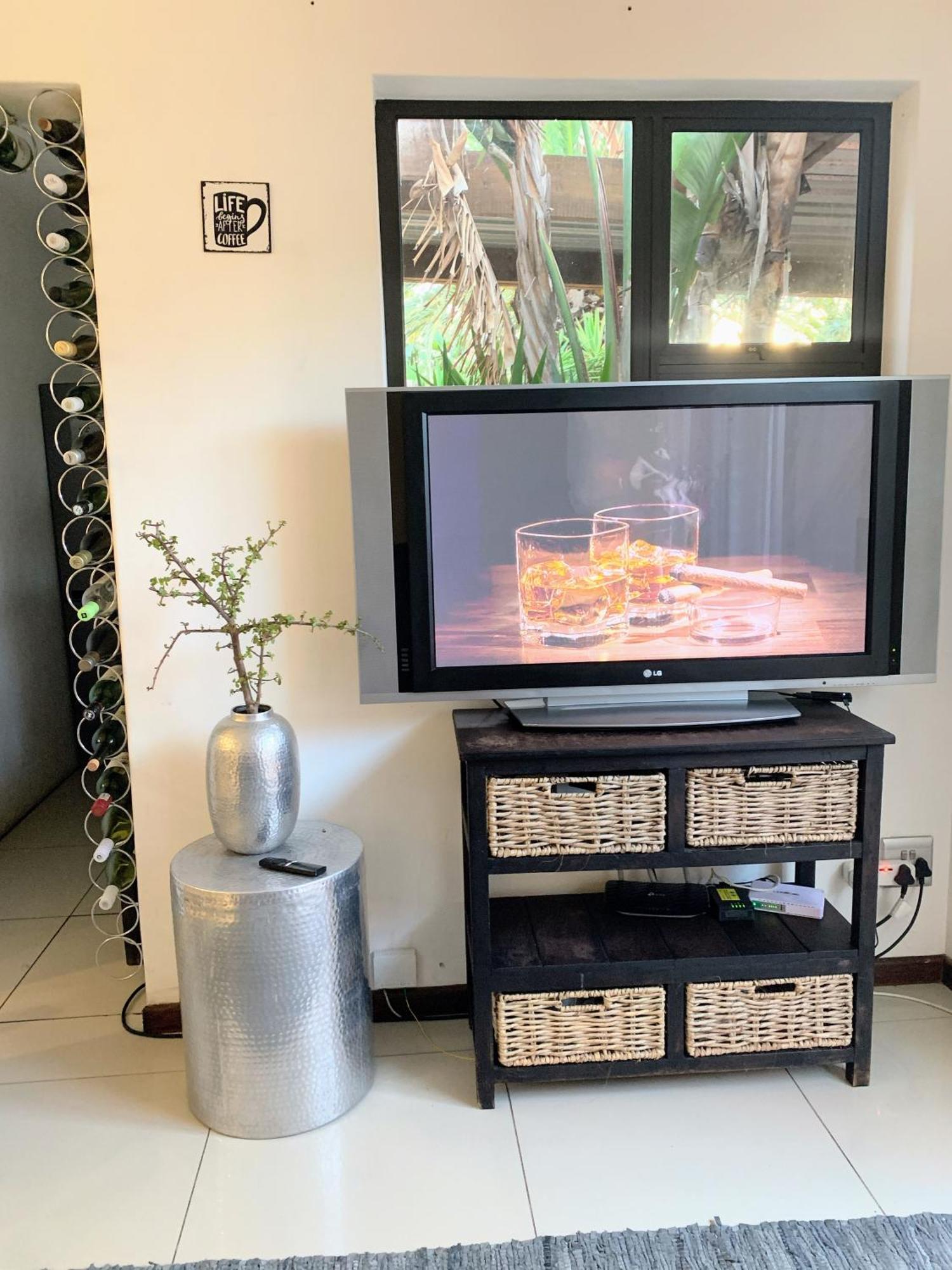 Regent Casa's - Cape Towns Blouberg Area - Where 20 People Apartment *