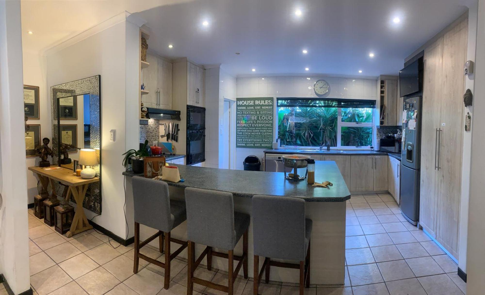 Apartment Regent Casa's - Cape Towns Blouberg Area - Where 20 People Cape Town