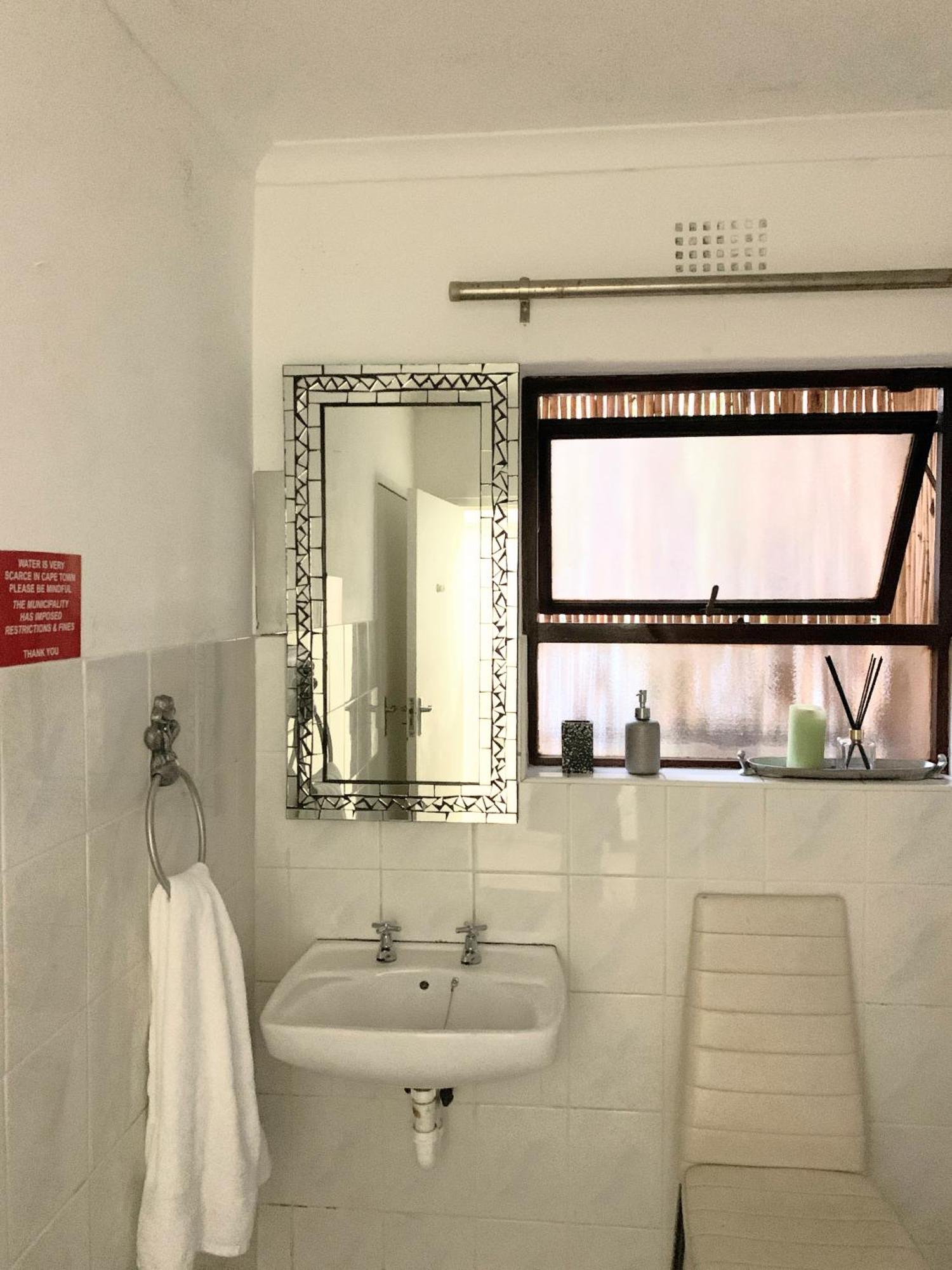 Apartment Regent Casa's - Cape Towns Blouberg Area - Where 20 People Cape Town