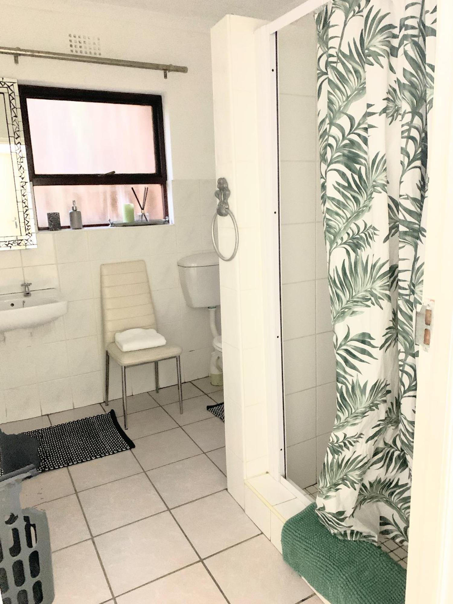 Regent Casa's - Cape Towns Blouberg Area - Where 20 People *