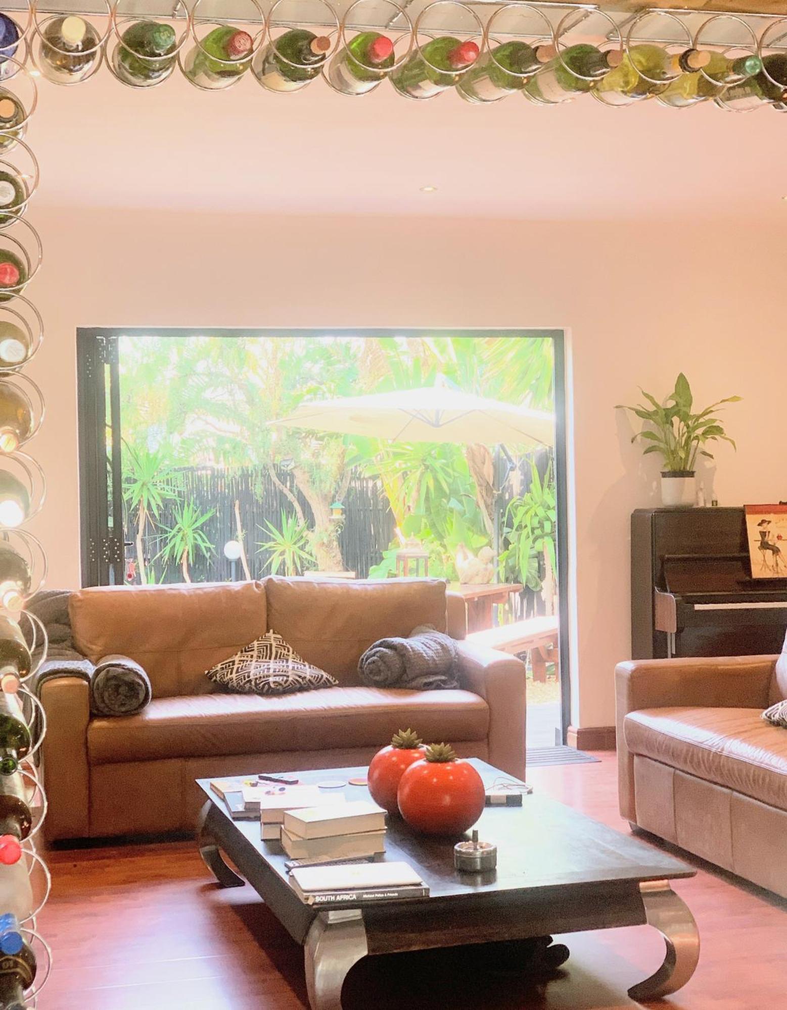 Regent Casa's - Cape Towns Blouberg Area - Where 20 People Apartment Cape Town