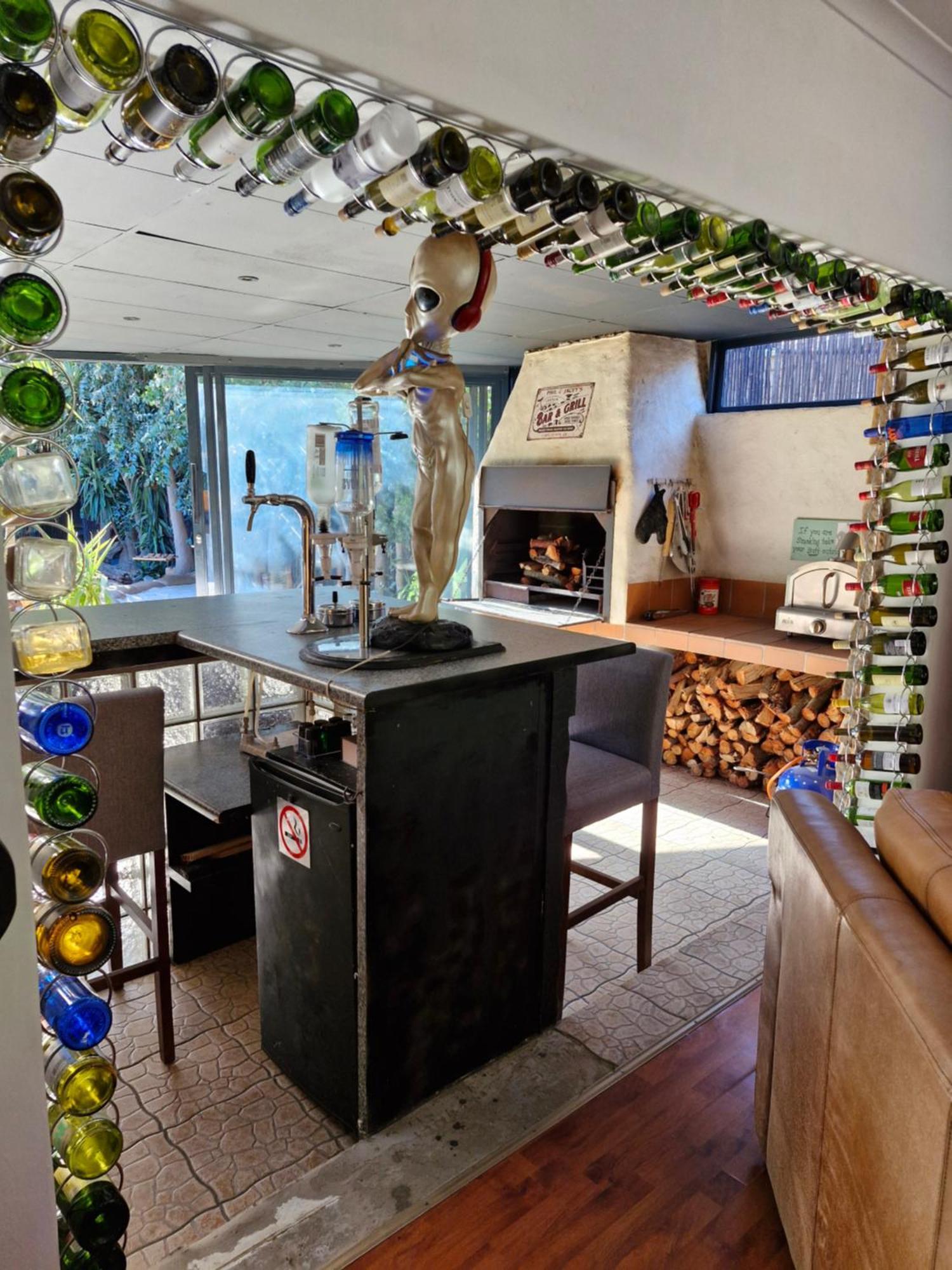 Apartment Regent Casa's - Cape Towns Blouberg Area - Where 20 People *