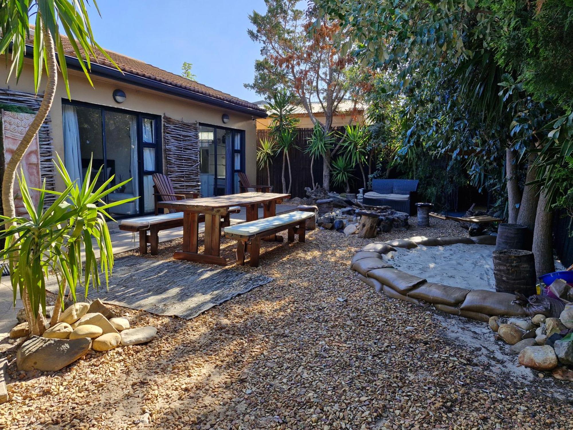 Regent Casa's - Cape Towns Blouberg Area - Where 20 People Apartment Cape Town