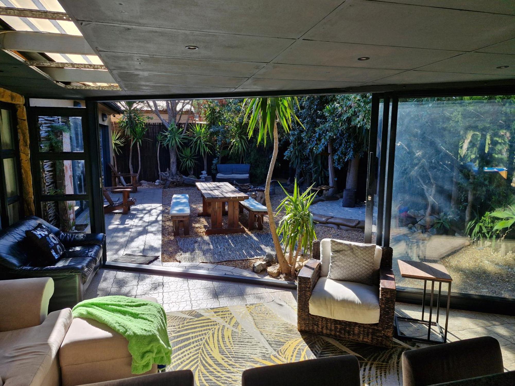 Regent Casa's - Cape Towns Blouberg Area - Where 20 People Apartment *