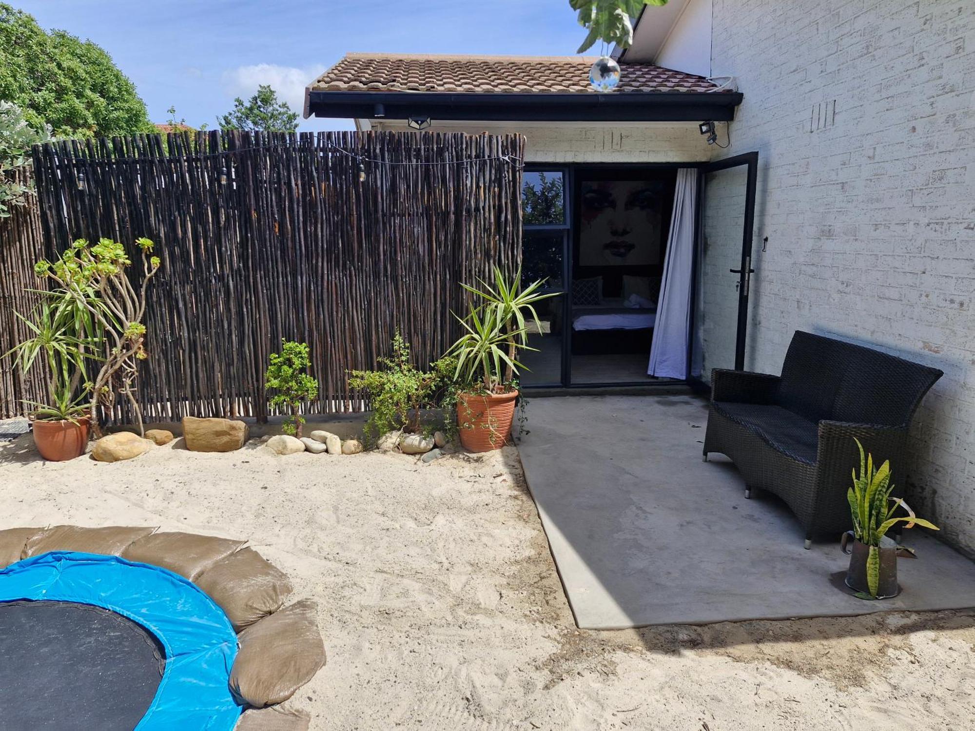 Regent Casa's - Cape Towns Blouberg Area - Where 20 People Apartment Cape Town