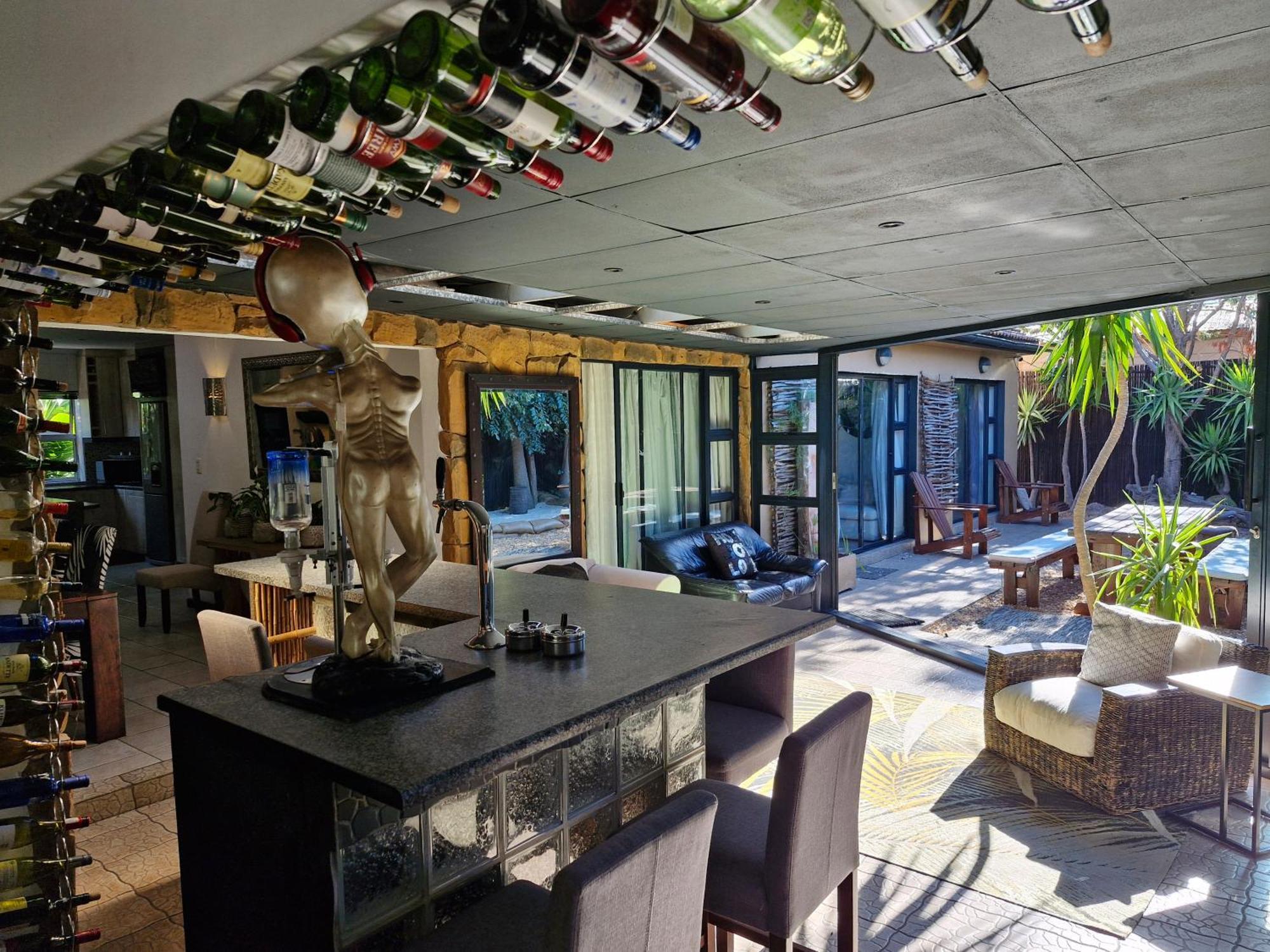 Regent Casa's - Cape Towns Blouberg Area - Where 20 People * Cape Town