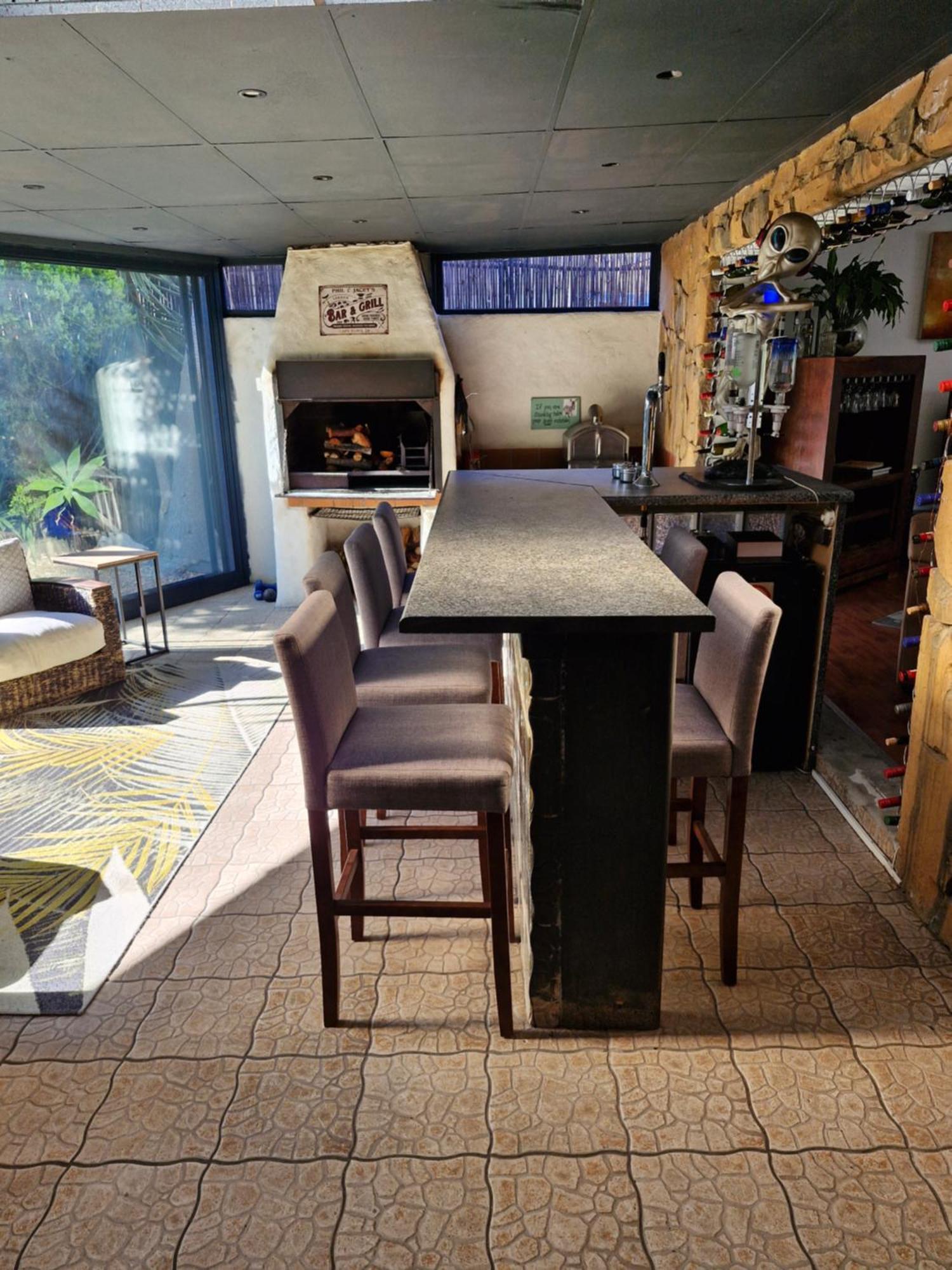 Apartment Regent Casa's - Cape Towns Blouberg Area - Where 20 People
