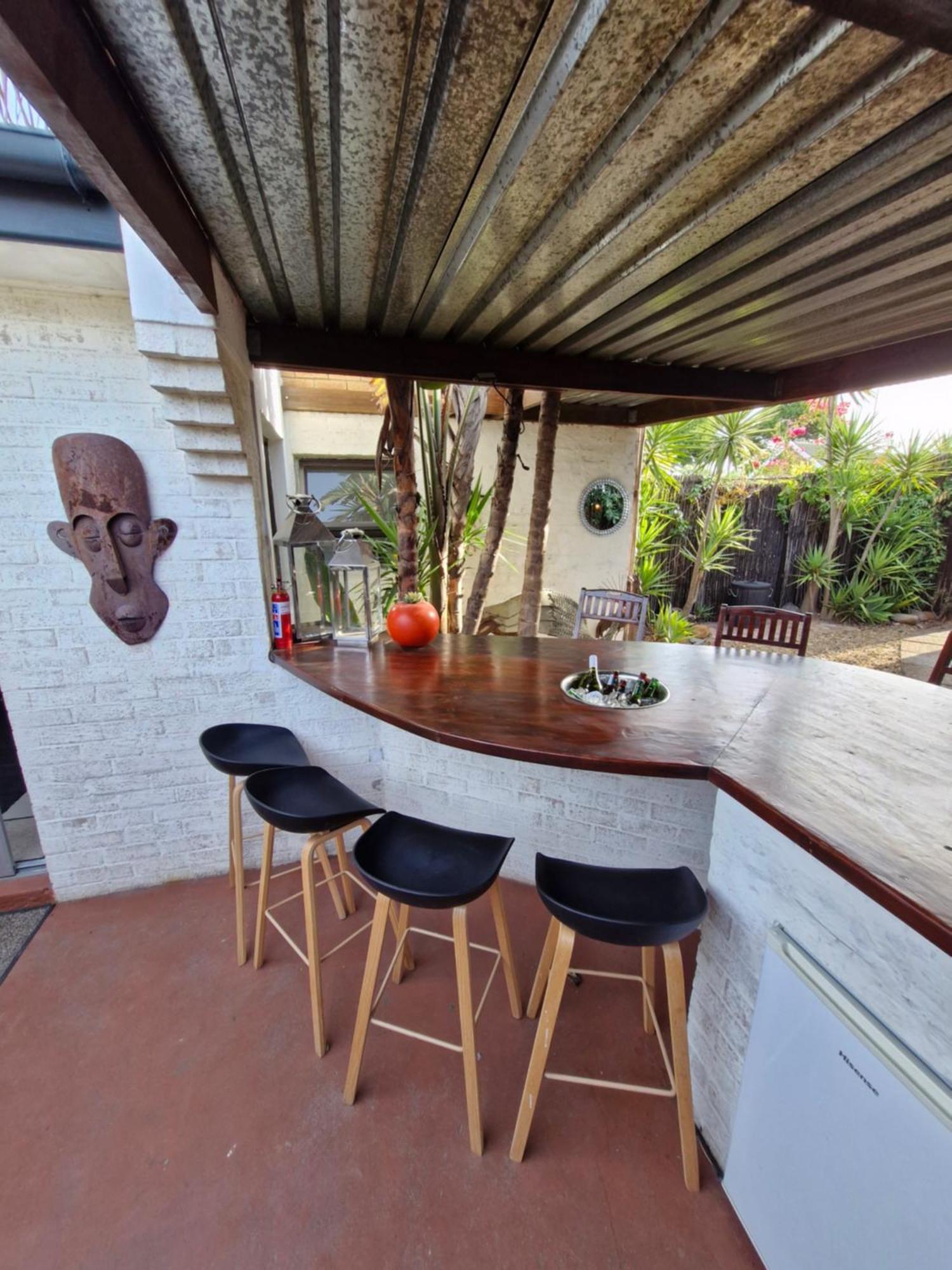 Regent Casa's - Cape Towns Blouberg Area - Where 20 People Apartment *