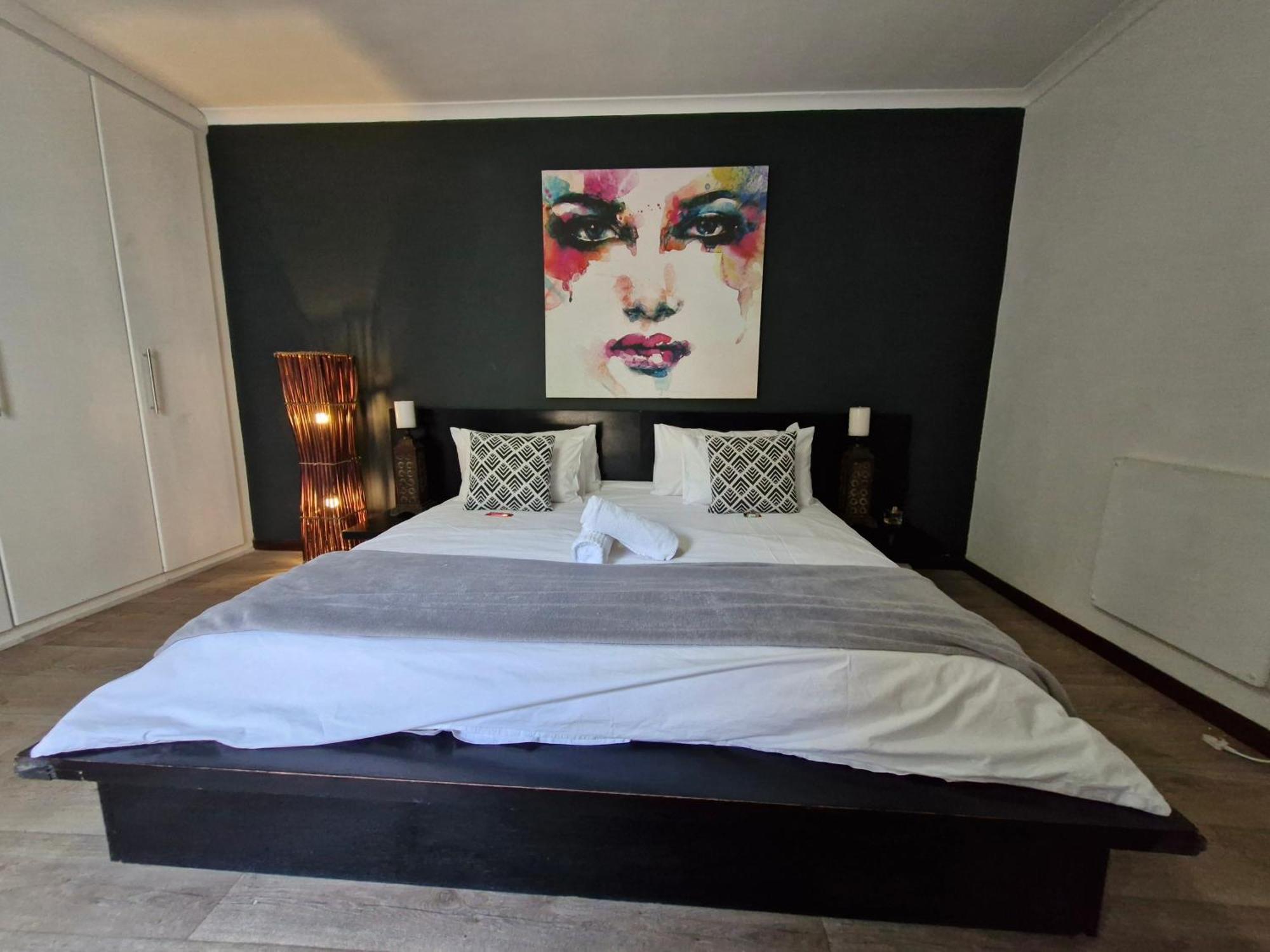 Apartment Regent Casa's - Cape Towns Blouberg Area - Where 20 People *