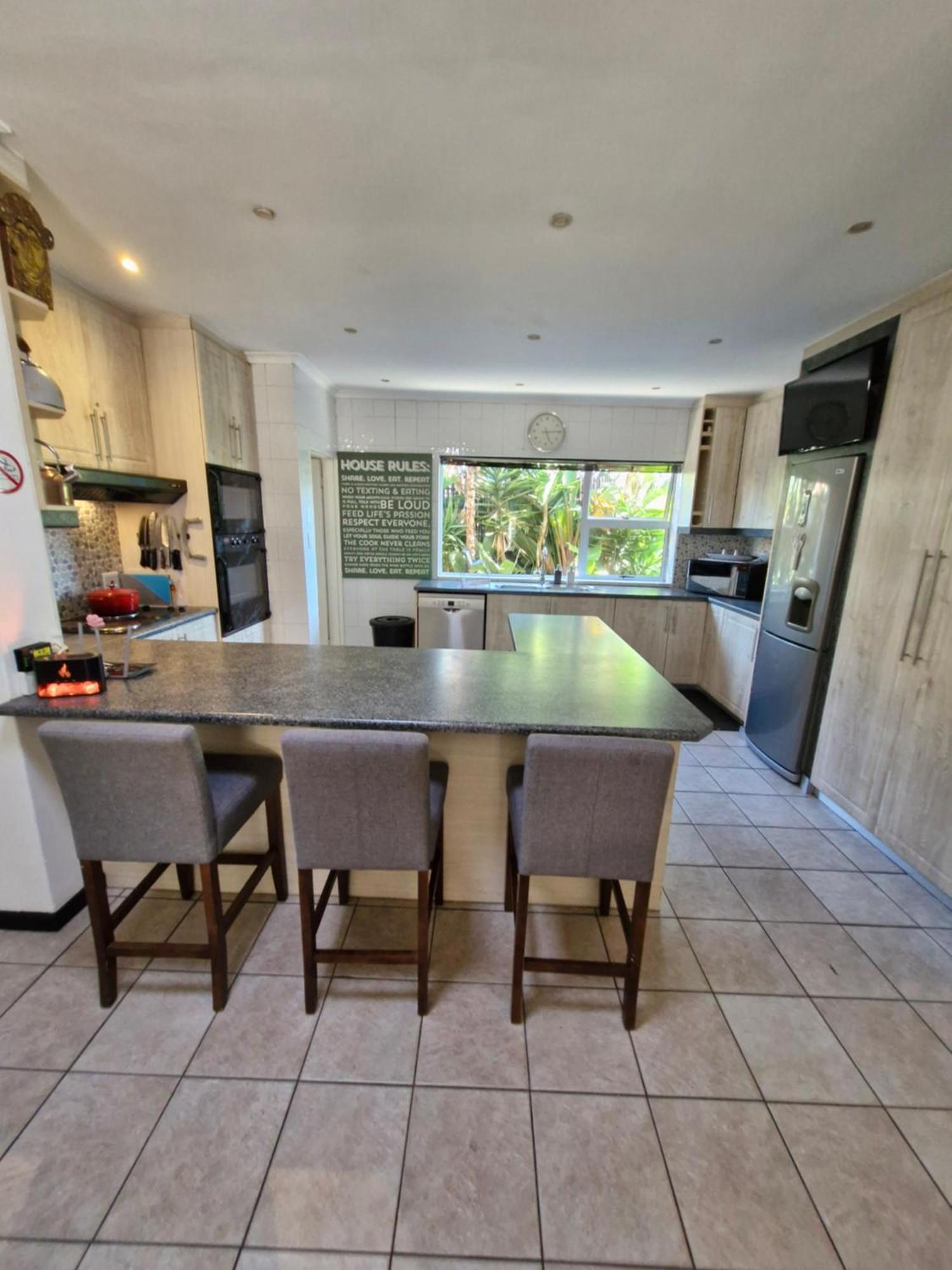 Apartment Regent Casa's - Cape Towns Blouberg Area - Where 20 People