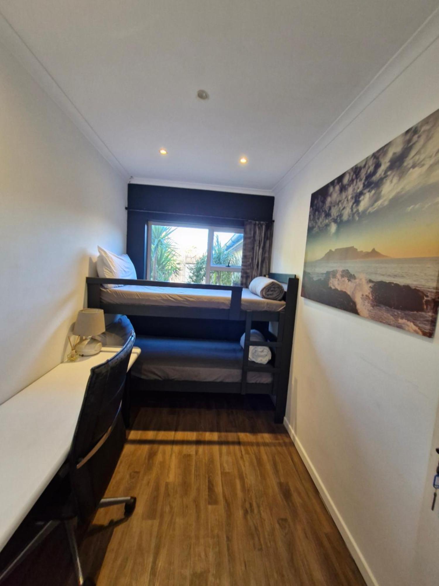 Regent Casa's - Cape Towns Blouberg Area - Where 20 People Apartment Cape Town