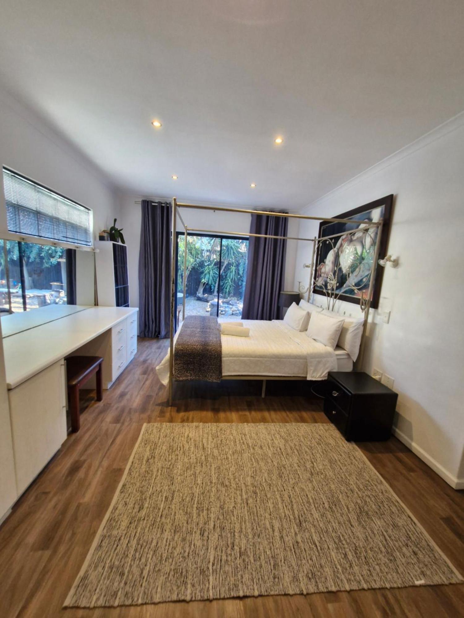 Regent Casa's - Cape Towns Blouberg Area - Where 20 People *
