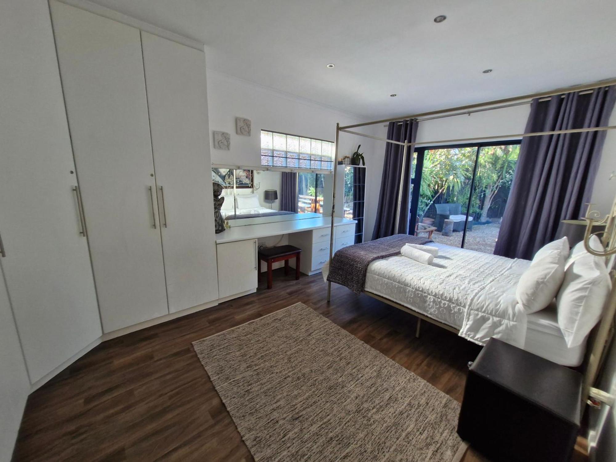 Regent Casa's - Cape Towns Blouberg Area - Where 20 People * Cape Town