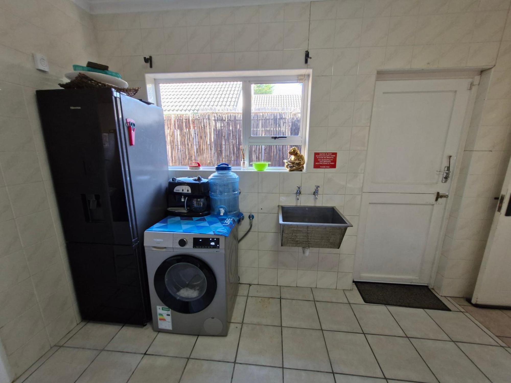 Apartment Regent Casa's - Cape Towns Blouberg Area - Where 20 People *
